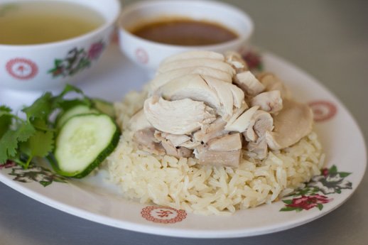 7.    Steamed chicken on rice (Khao Mun Gai)