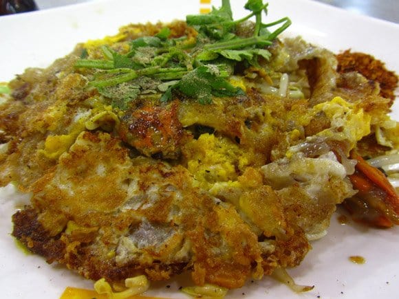 9.    Oyster Omelette (hoy tod)