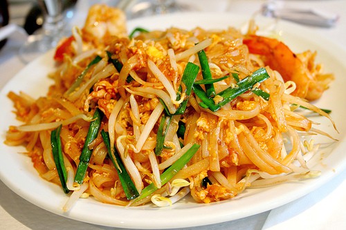 4.    Noodles with shrimp (Pad Thai Kung)