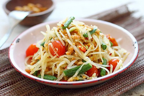 5.    Papaya salad (Som Tam)