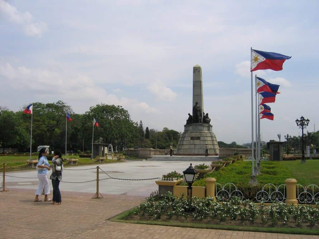 1. Rizal Park -  Top 10 Historical Tourist Attractions in Manila