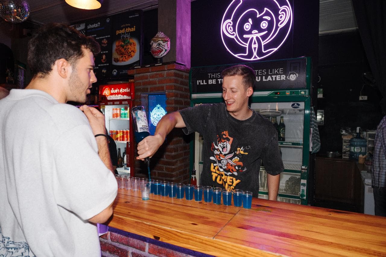 Throwback Party & Mini Pub Crawl — photo 9