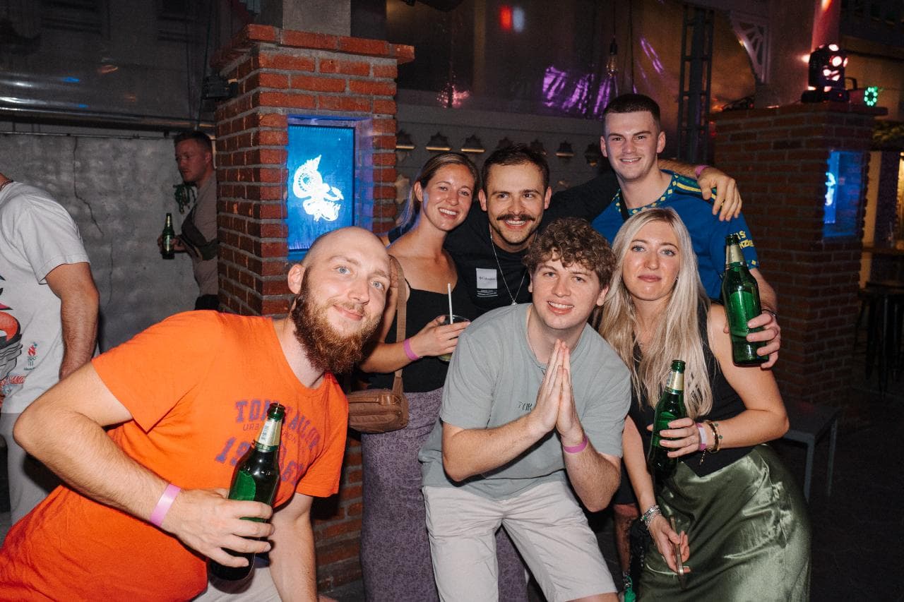 Throwback Party & Mini Pub Crawl — photo 10