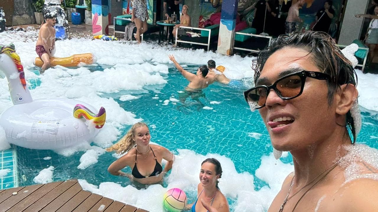 Pool & Foam Party — photo 12