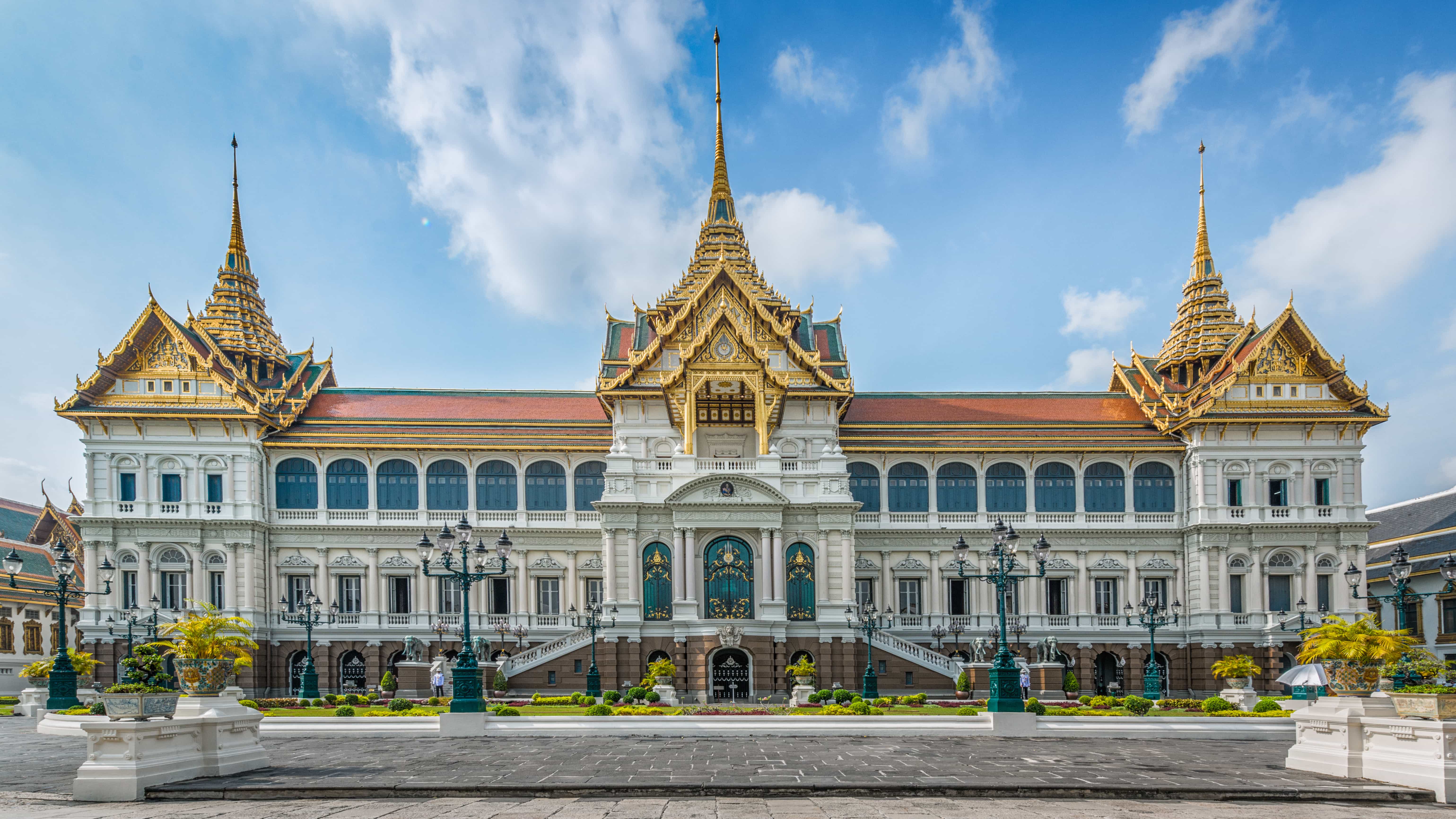 grand palace tour guide