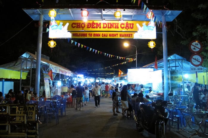 Markets in Vietnam - Dinh Cau Night Market