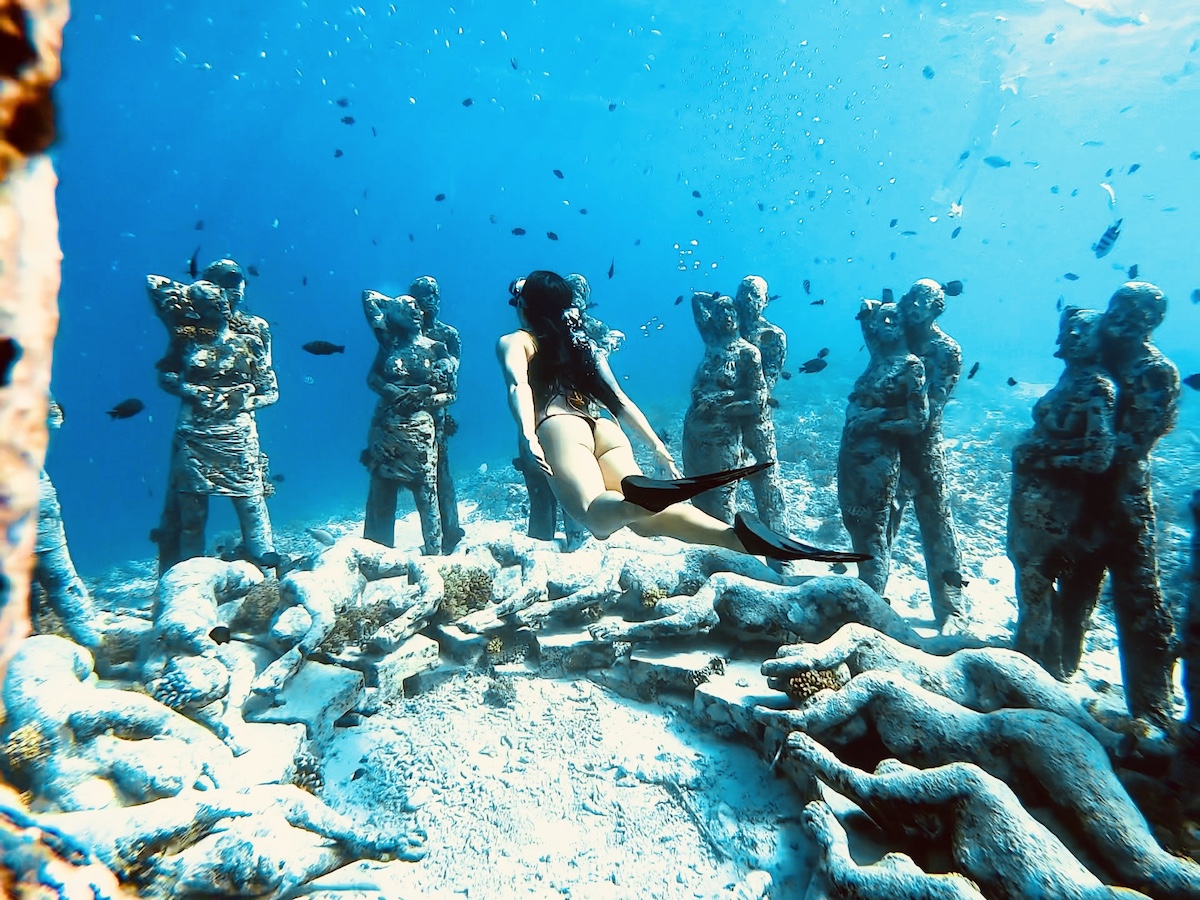 Snorkeling at the underwater statues