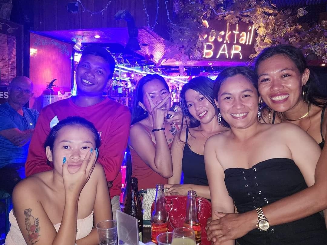 people with drinks at Why Not? Dumaguete